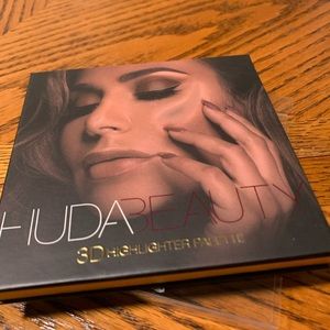 Huda Beauty 3D Highlighter Palette.